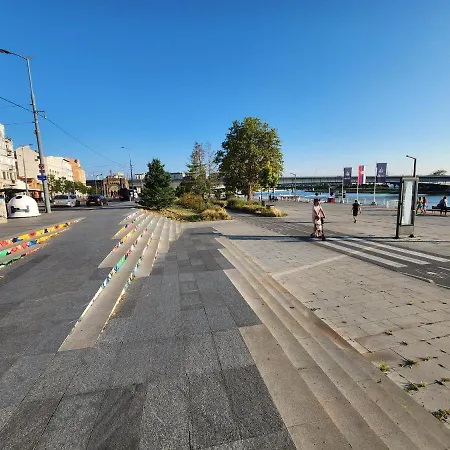 Earth & Sky アパート