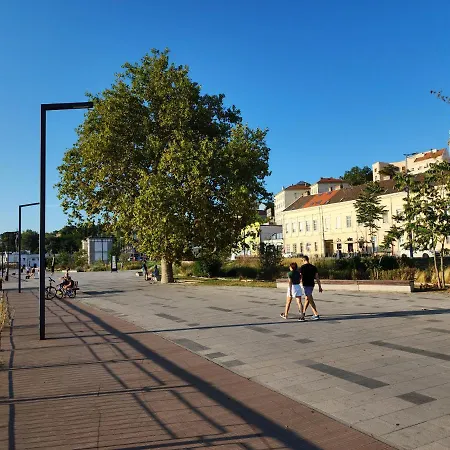 アパート Earth & Sky