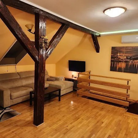 アパート Earth & Sky