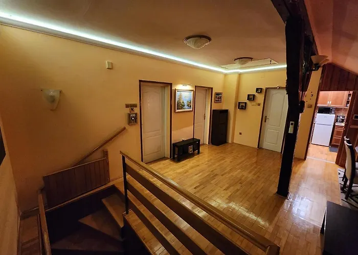 아파트 Earth & Sky