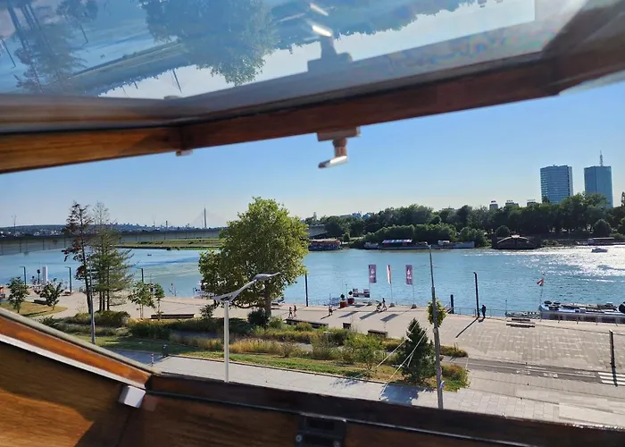 아파트 Earth & Sky Sajmiste